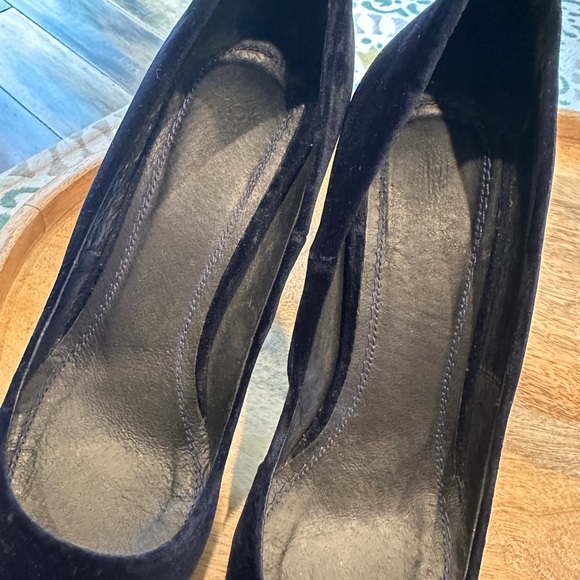 Maje Brand Elegant Black Velvet Heels - Picture 5 of 10